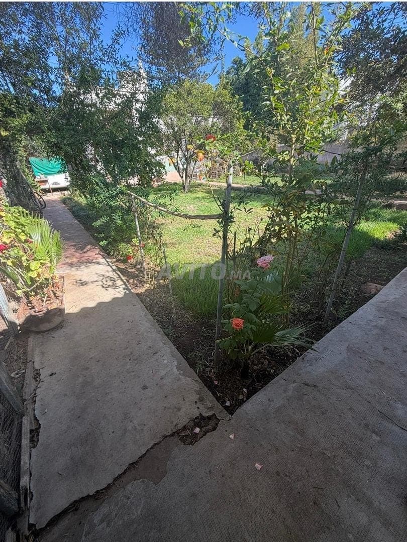 A VENDRE-VILLA À DÉMOLIR TERRAIN DE 882 M²-SOUISSI