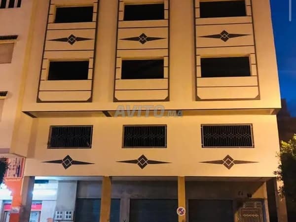 Immeuble à vendre à Branes 1 sur une grande rue principale
