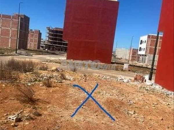 À vendre – lot de terrain 86m² – RDC commercial