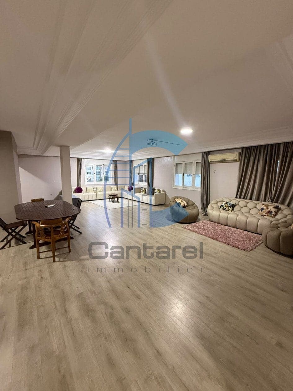 À LOUER APPARTEMENT DE 160m² À VAL FLEURI