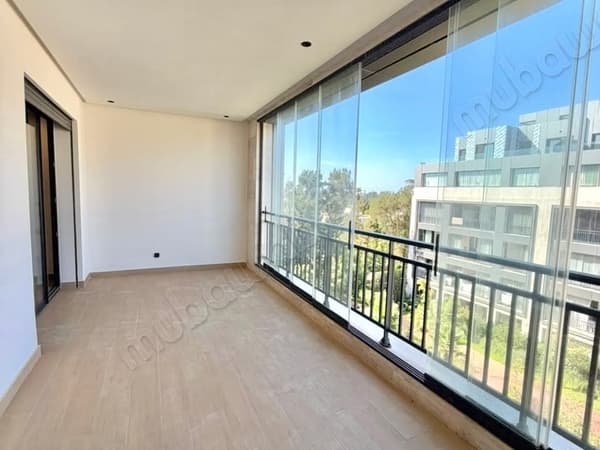 Très bel appartement en location à Souissi. 4 pièces confortables. Avec ascenseur et…