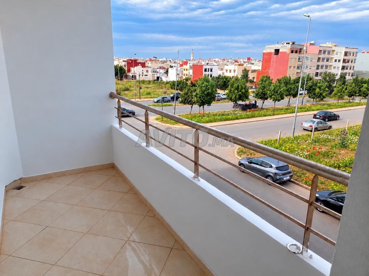 For sale 144 m², 3 bedrooms, courtyard and titled parking