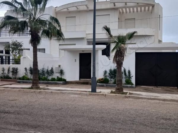 Villa à vendre de 278m² avec jardin située à Founty Sonaba