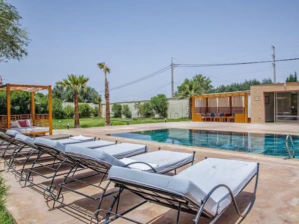 Villa de luxe à louer sous location à Route de Fez. 10 belles chambres. Bien meublé