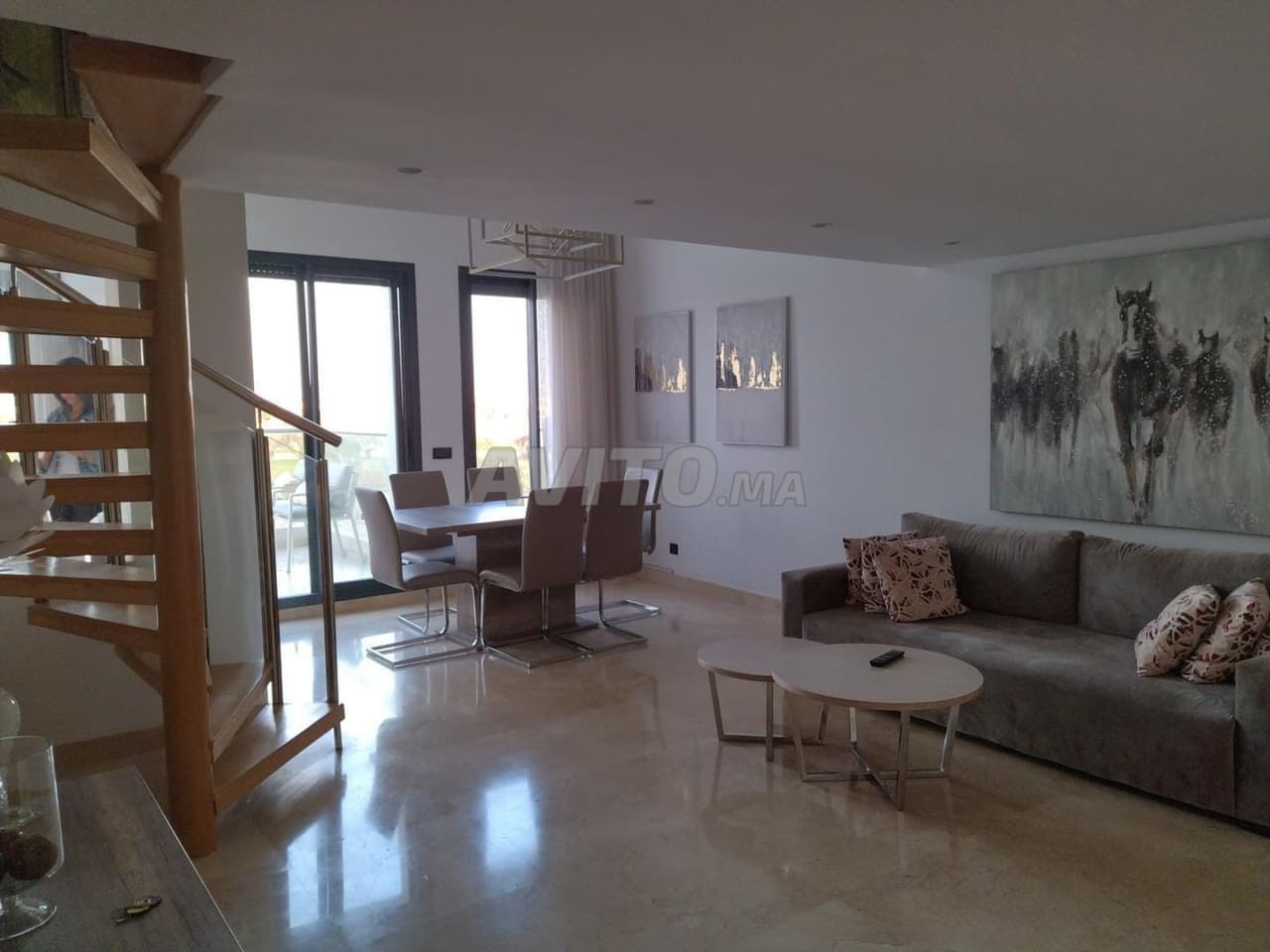 Duplex luxueux meublé à louer front golf