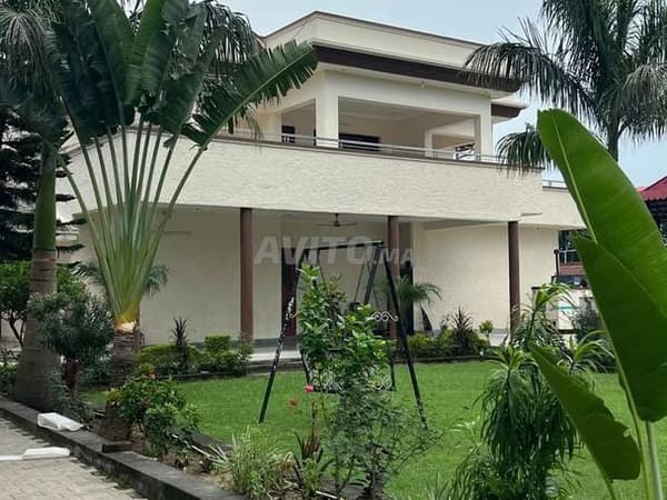Villa à vendre à Hay Riad, prix symbolique
