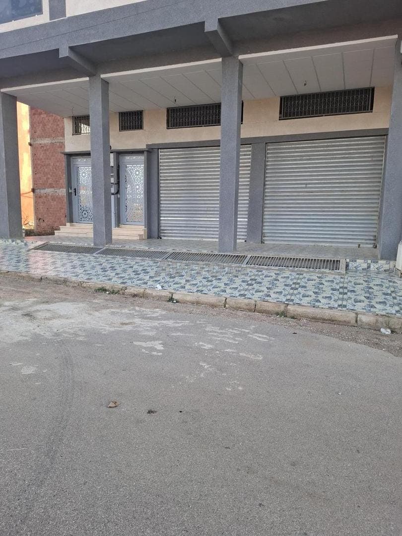 LOCAL COMMERCIAL LOTISSEMENT MAIMADI 1.