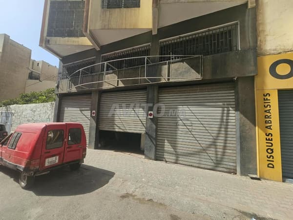 Magasin à louer à Roche Noire avec 2 rideaux