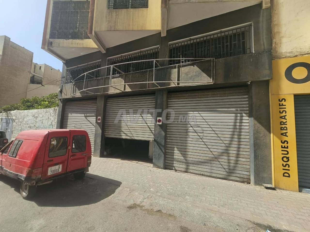Magasin à louer à Roche Noire avec 2 rideaux