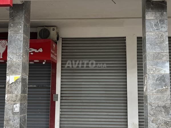 محل تجاري للبيع بواجهتين