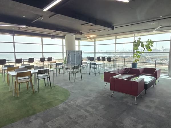 Bureaux haut standing à louer – Casablanca Marina: Vue mer exceptionnelle
