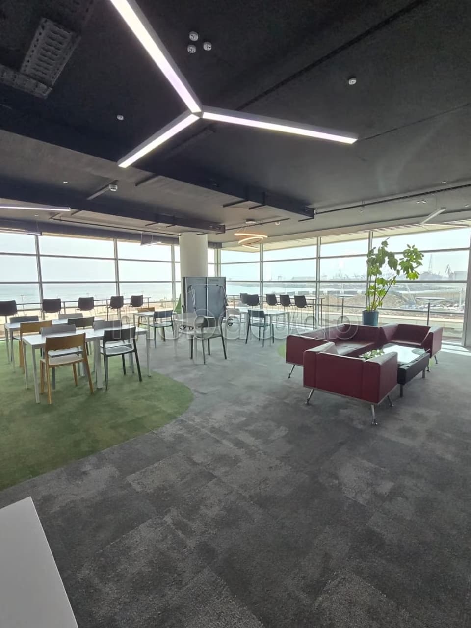 Bureaux haut standing à louer – Casablanca Marina: Vue mer exceptionnelle