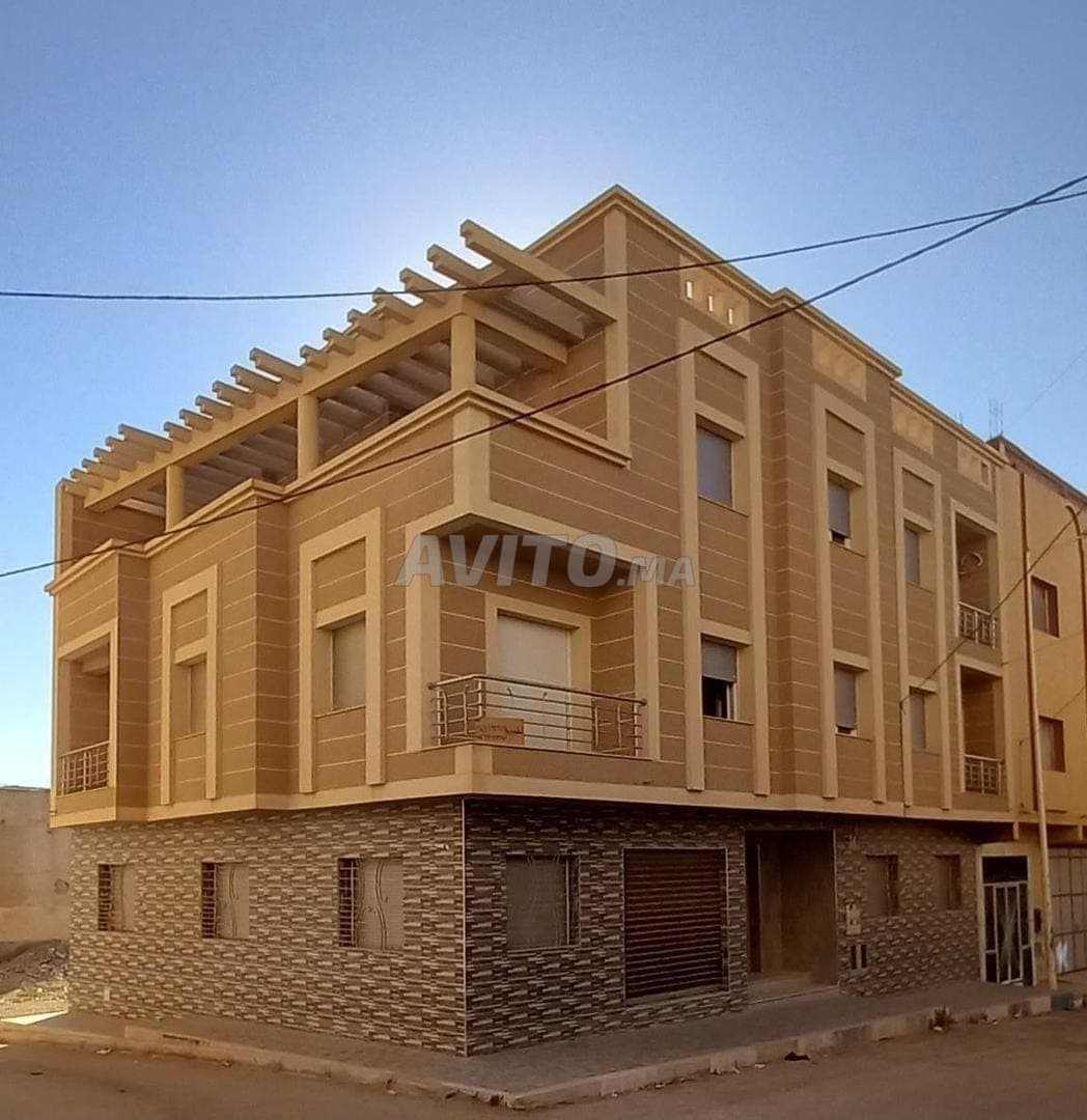 Casa e negozio in vendita
