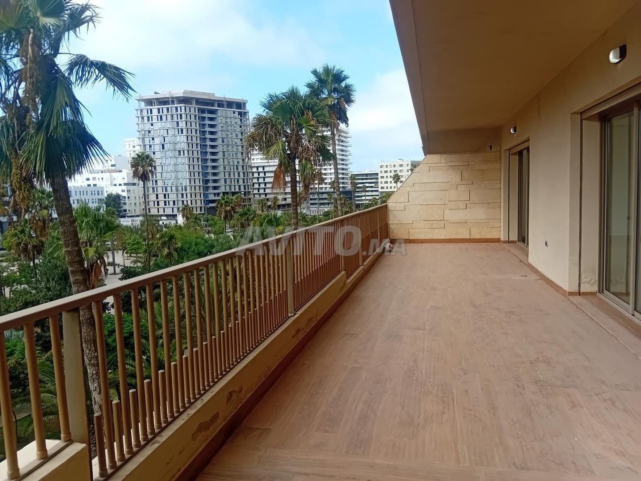 Grand Appartement Vide à Louer à CFC