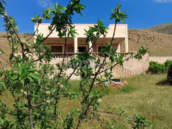 pequeña granja con casa