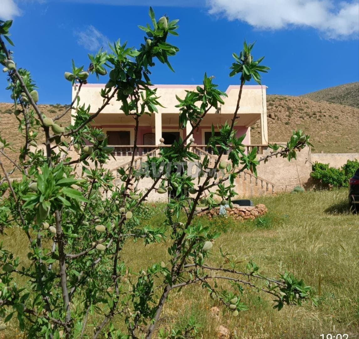 pequeña granja con casa