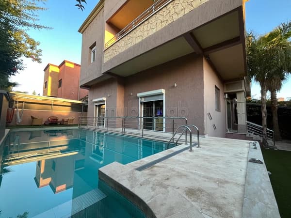 Superbe Villa möbliert mit Pool zu vermieten