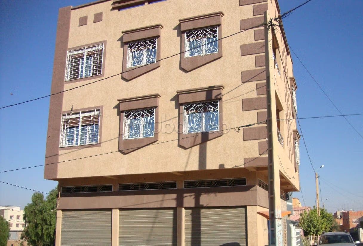مبنى تجاري