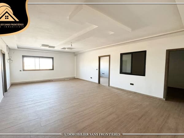 Lege kantoorvloer van 80 m² te huur in Guéliz