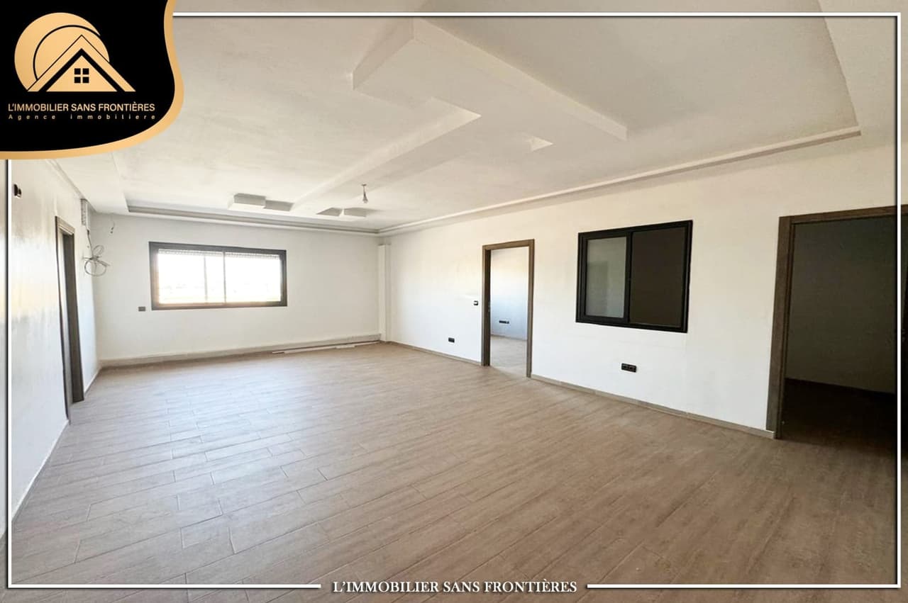 Lege kantoorvloer van 80 m² te huur in Guéliz