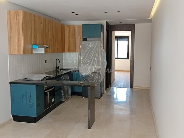 Estudio semiamueblado en alquiler