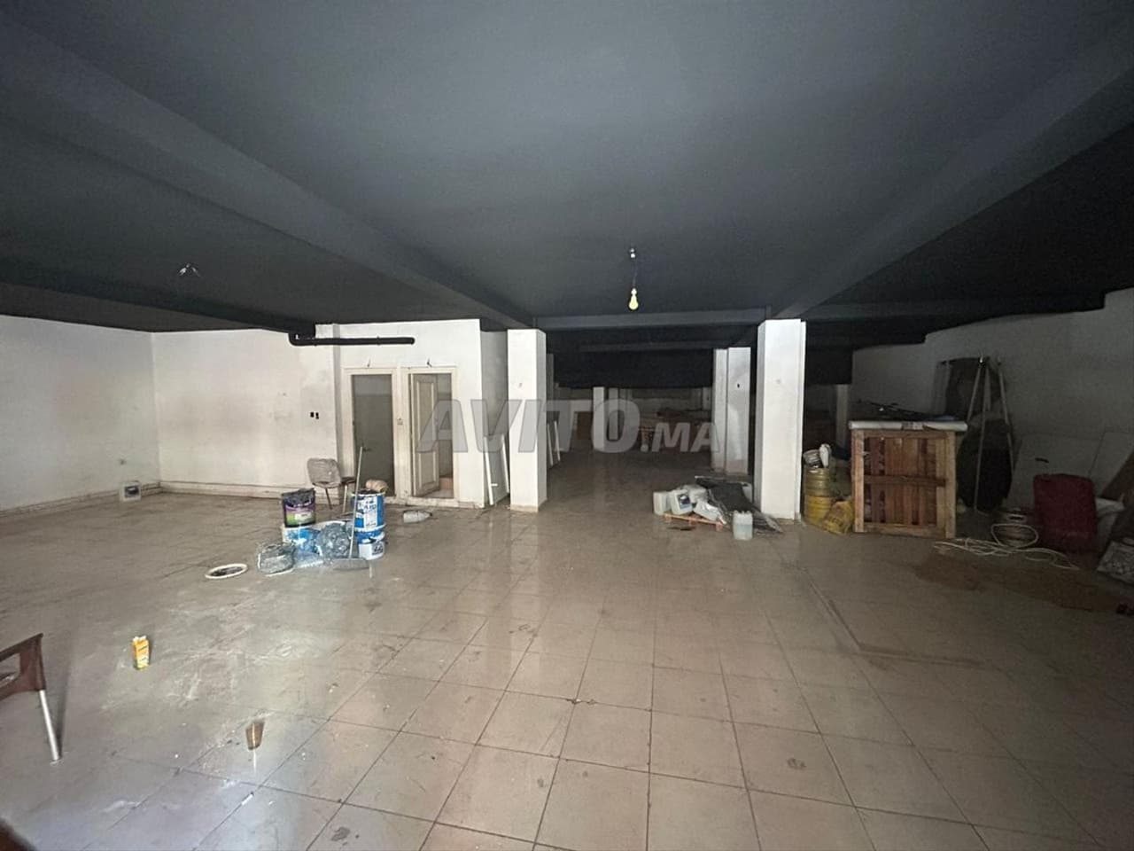 Garage avec 4 portes