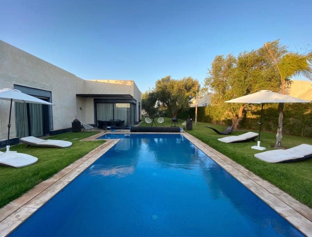 Villa de haut standing à vendre à Route de Fez. 3 chambres. Meublé