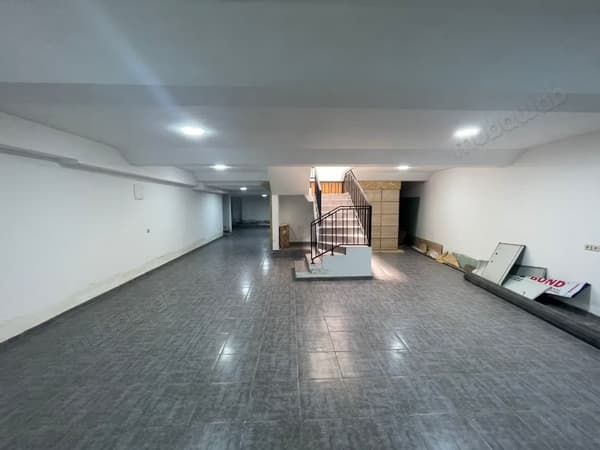 محل تجاري 250 متر على شارع زركتوني