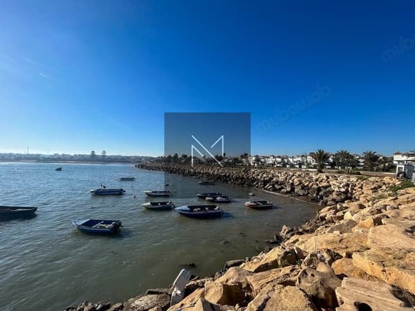 فيلا بمحاذاة الماء للبيع في دار بوعزة