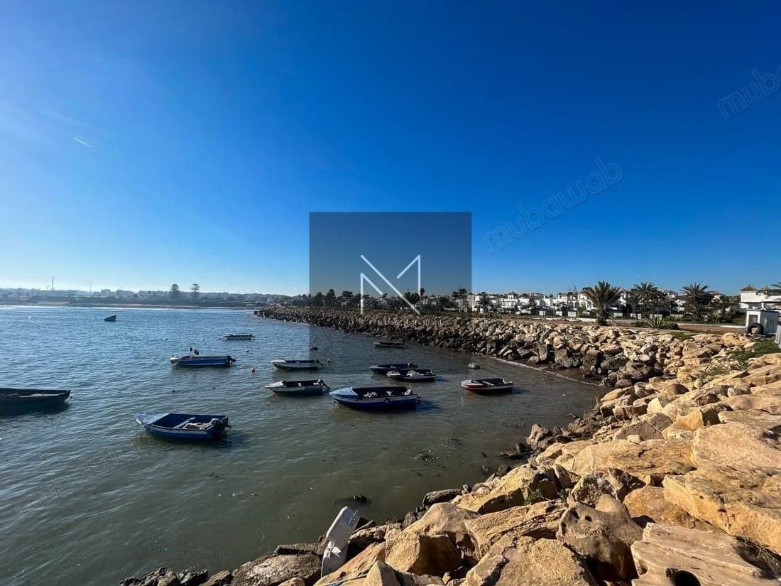 فيلا بمحاذاة الماء للبيع في دار بوعزة