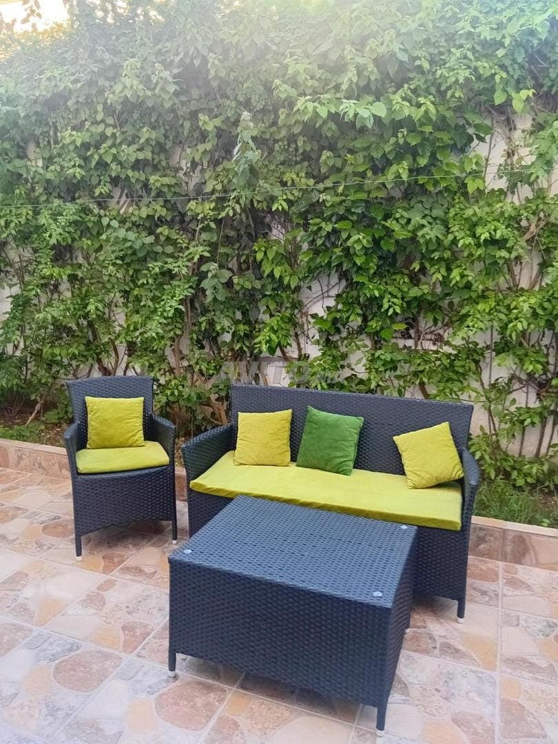 Luxe duplexvilla met twee gevels en garage