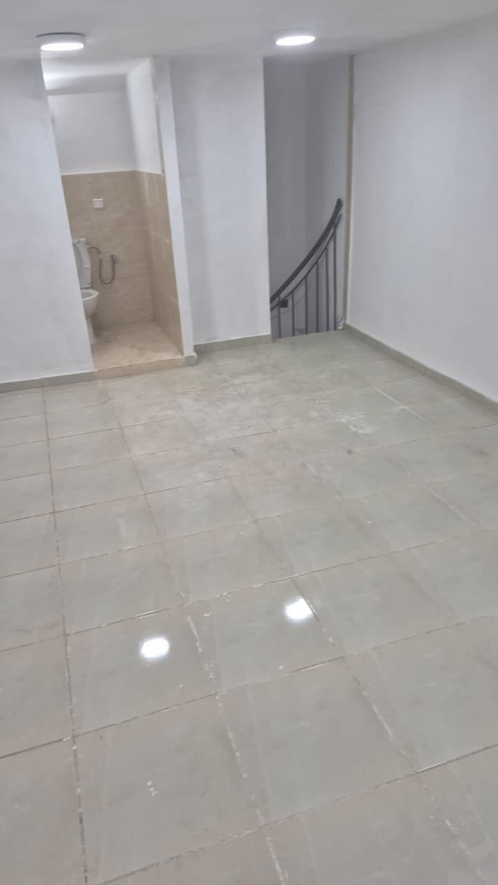 Local commercial 42 m² à vendre à Casablanca Sidi Moumen