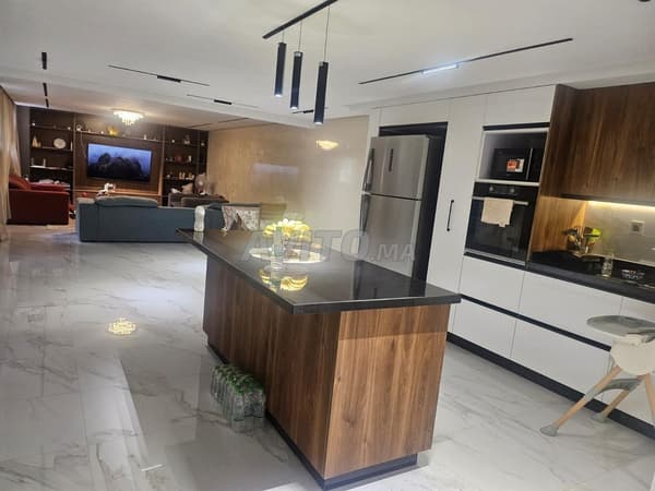 Triplex 278 m² à vendre –Harhoura Rés. Jaouhara
