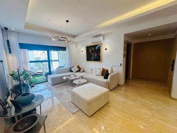 Nieuw gemeubileerd appartement met open uitzicht