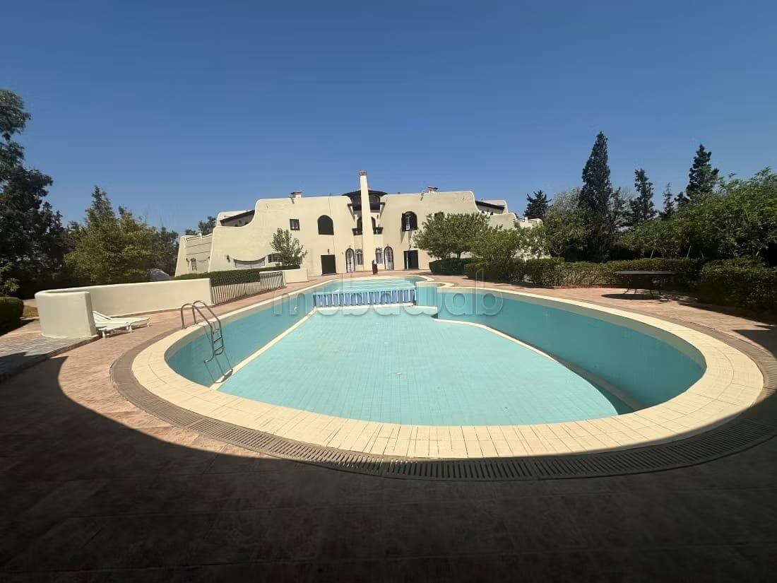 Luxury house for sale in Victoria. Surface of 11600 m². Terrace and garden