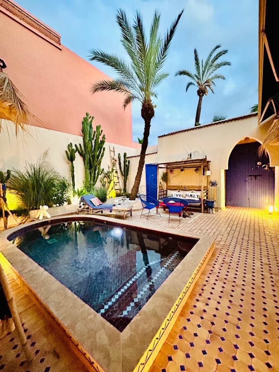 Villa style Riad 5 chambres avec piscine palmeraie
