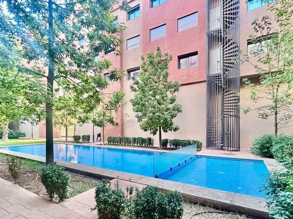 Appartement op de begane grond met tuin en zwembad te koop