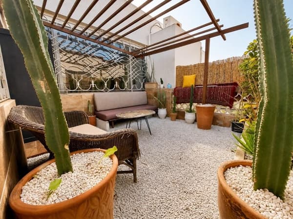 Atypisch gemeubileerd bovenhuis van villa – l'Oasis