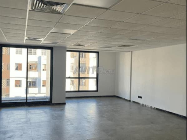 204913-Bureau à louer à 9000DH à Sidi Maarouf