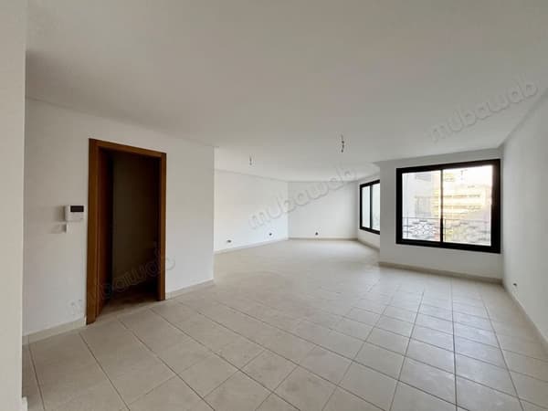 Plateau de bureau neuf à louer à gauthier