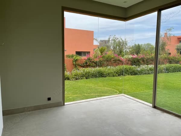À la palmeraie excellente villa moderne de 4 suites vide sans vis à vis en location à…