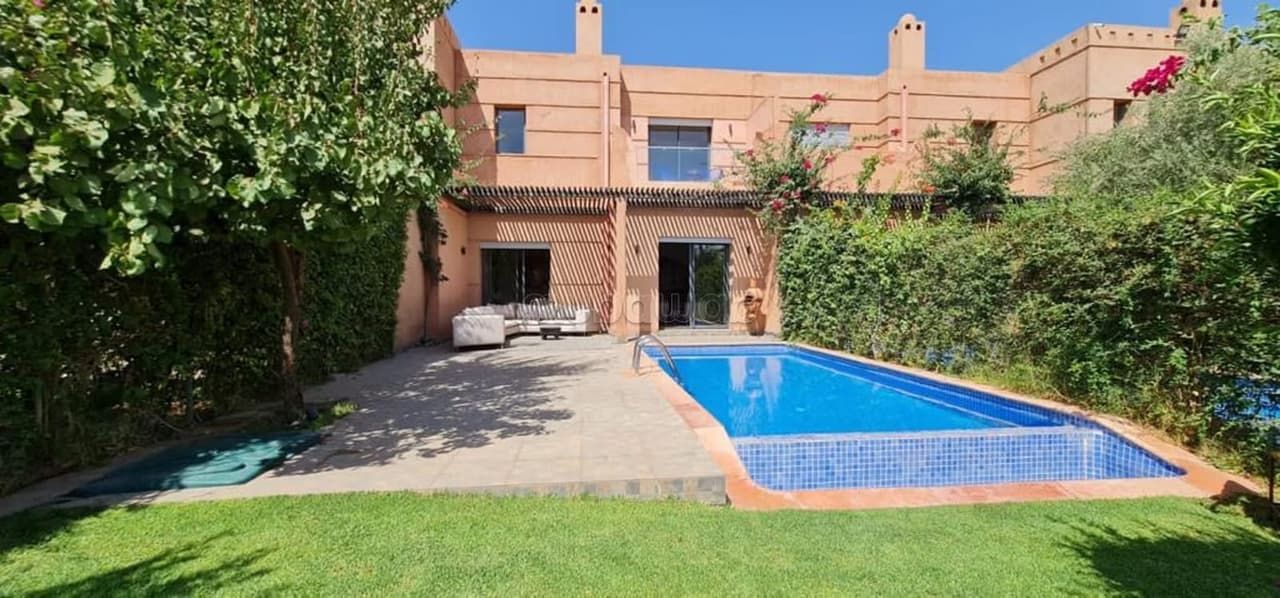 Villa with pool Golf