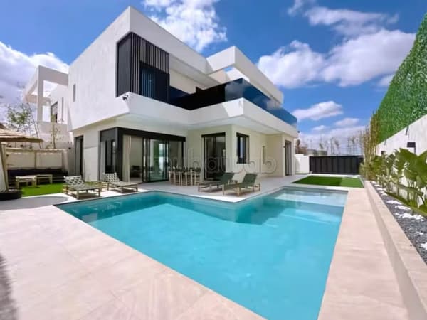 Maison de luxe à louer à Route de l'Ourika. 5 chambres agréables. Meublé