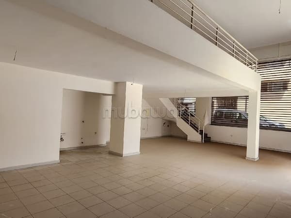 Local commercial d’angle de 160 m² à vendre