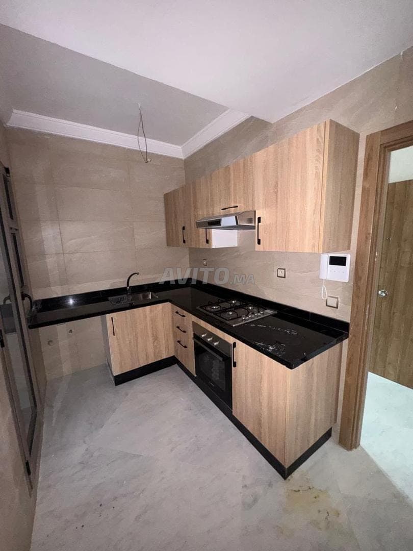 Appartement neuf vide à louer Ryad salam