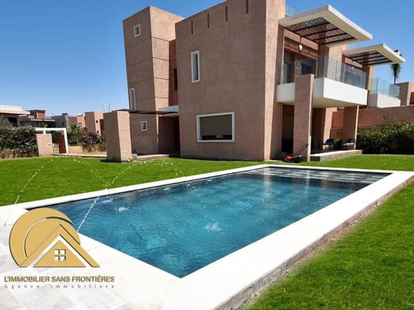 Lege villa op perceel van 1 000 m² in Noria – 3 suites, privézwembad, terras en…