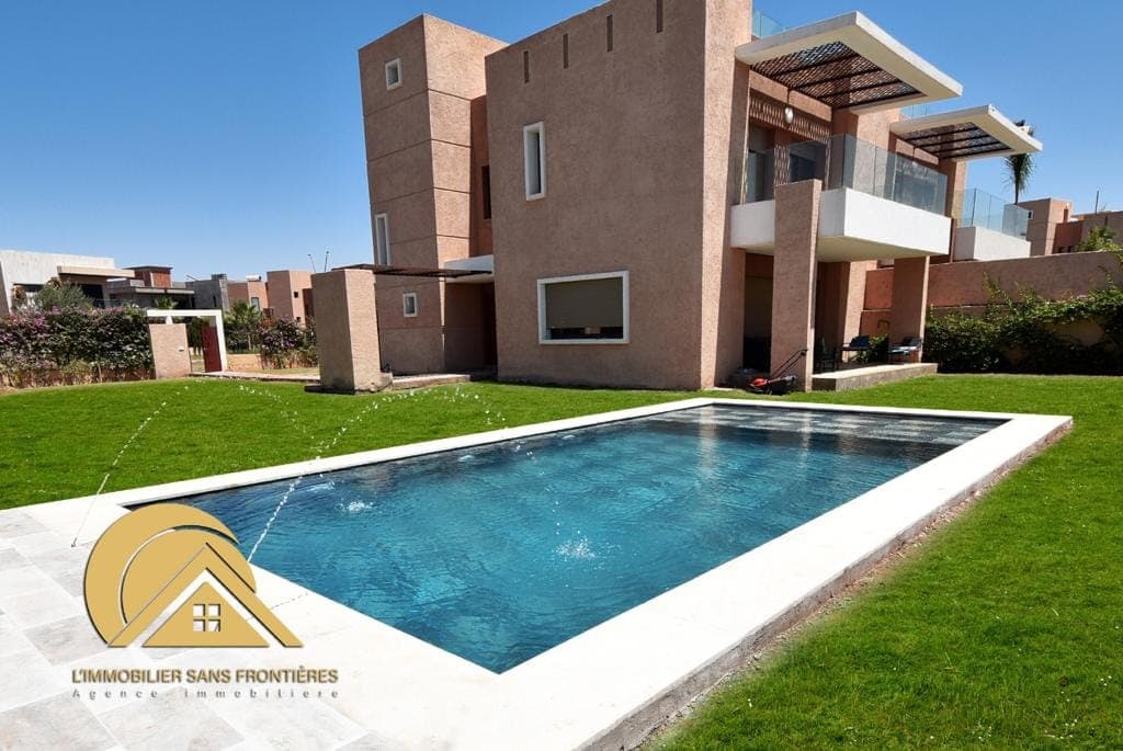 Unmöblierte Villa auf einem Grundstück von 1 000 m² in Noria – 3 Suiten, Privatpool, Terrasse und…