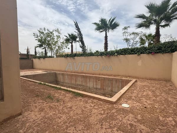 Villa semi-finie à vendre