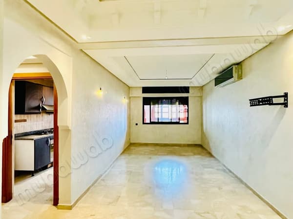 Location bel appartement vide à centre ville. 90 mètre
