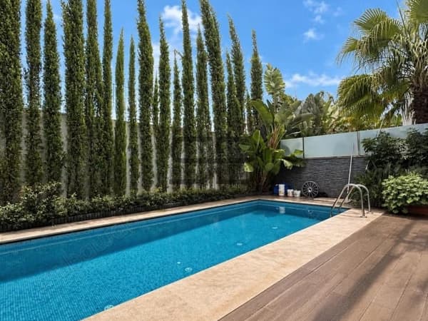 Magnificent villa for sale in Ville Verte. 4 pleasant bedrooms. Swimming pool, air conditioning